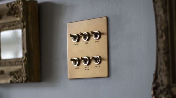 Old Brass toggle