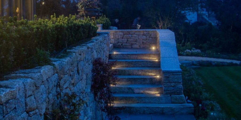 outdoor lighting chelsea step light